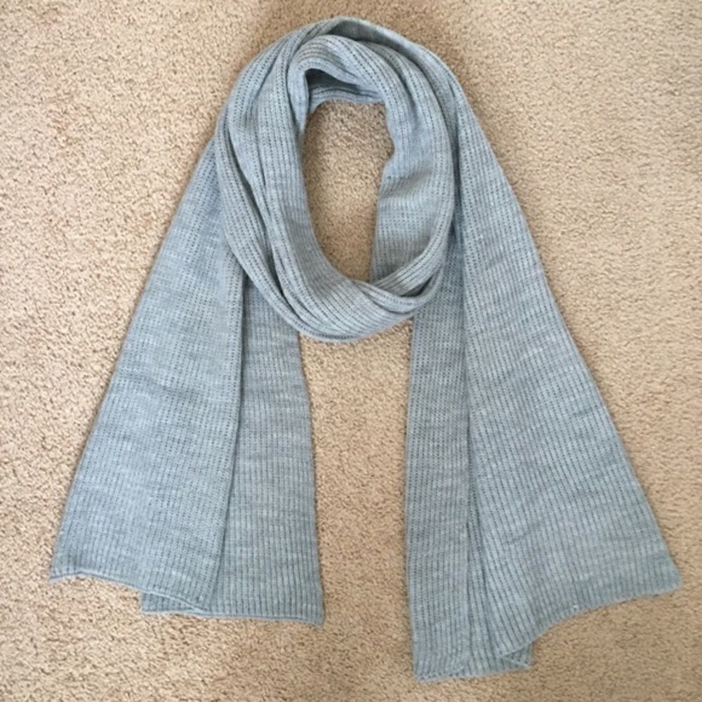 F21 Ribbed Gray Scarf